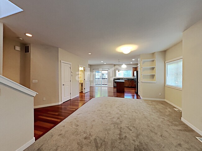 Foto del edificio - 7357 Rainier Drive