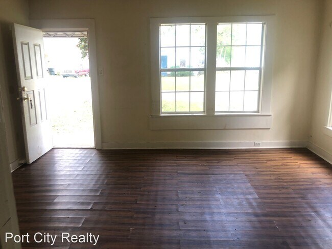 Building Photo - 3 br, 1 bath House - 2536 Lamar St.