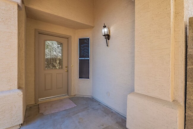 Building Photo - 4 Bedroom Split Floorplan - Newly Updated ...