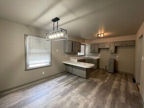 Building Photo - 5631 W Silver Spring Dr