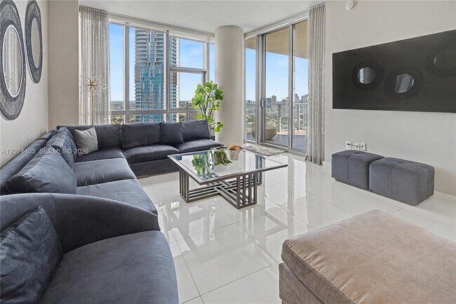 Foto del edificio - 851 NE 1st Ave