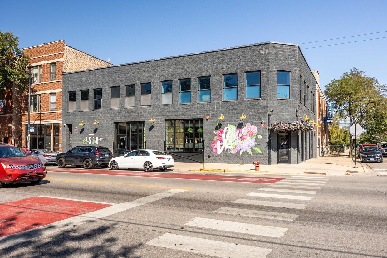 Foto principal - 2500 W Chicago Ave