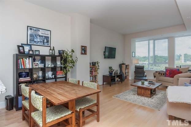 Primary Photo - 400 W North St