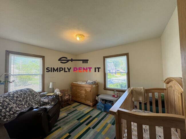 Foto del edificio - 3 Bedroom Downtown, Ames with Hardwood Floors