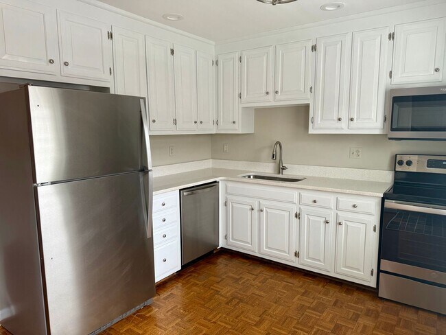 Foto del edificio - 2-bedroom, 2.5-bathroom home located in th...