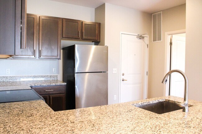 Foto del edificio - 3241 Redhawk St