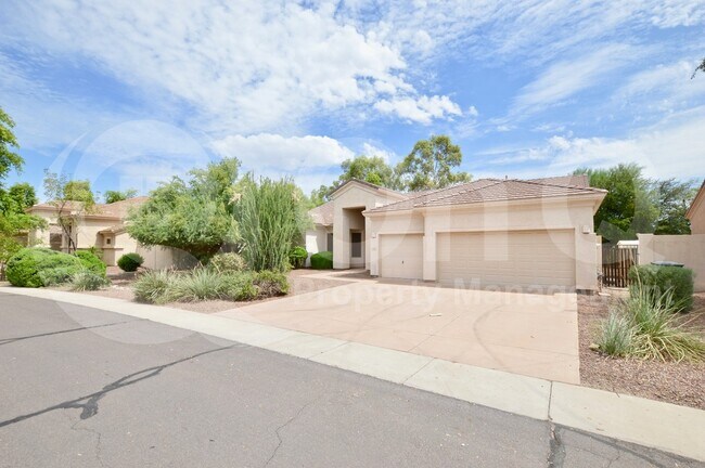 Building Photo - 1601 S Karen Dr