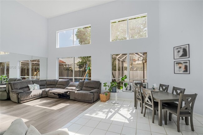 Foto del edificio - 17244 Balboa Point Way