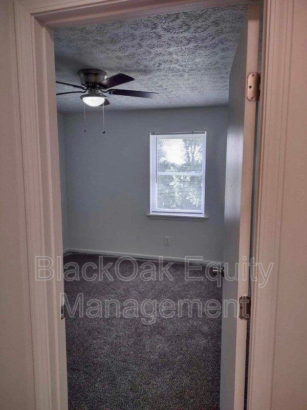 Foto del edificio - 745 Perryville St