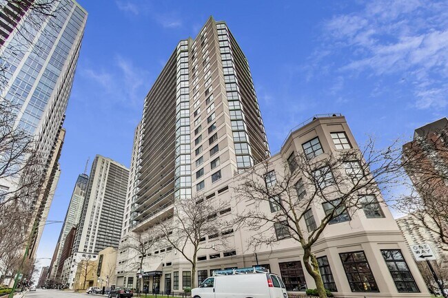 Foto del edificio - 33 W Delaware Pl