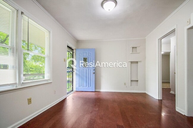 Foto del edificio - Redone and ready for move in