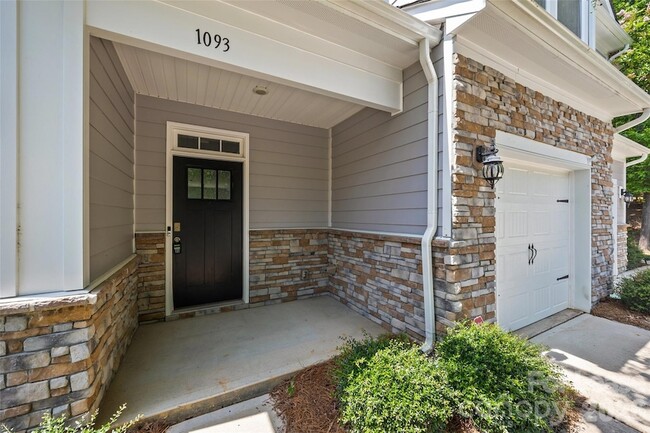 Building Photo - 1093 Chicory Trce