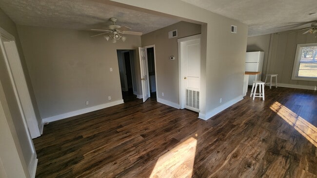 Foto del edificio - 5930 S New Hope Rd