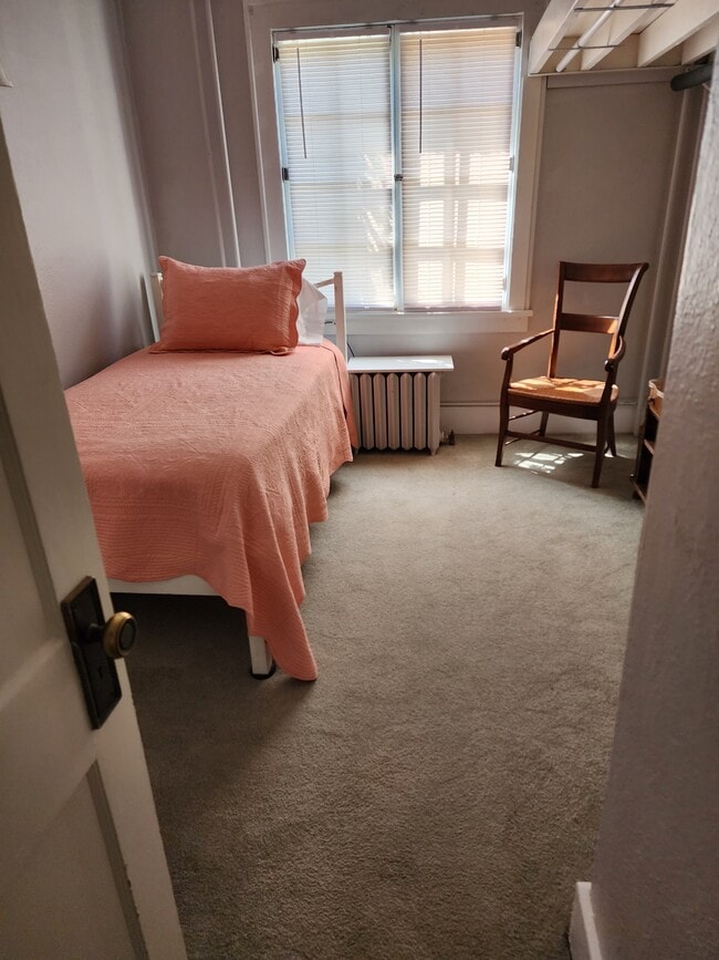 Twin bedroom #2 - 46 Griffith Ave