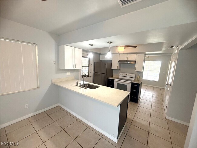 Building Photo - 12 Parkwood Villas Ct