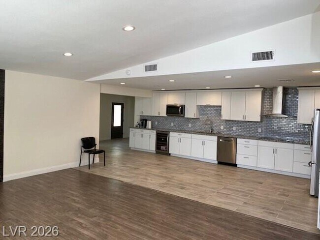 Foto del edificio - 2047 Westwind Rd