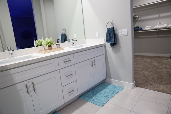 Foto del edificio - 13826 Caliente Dr