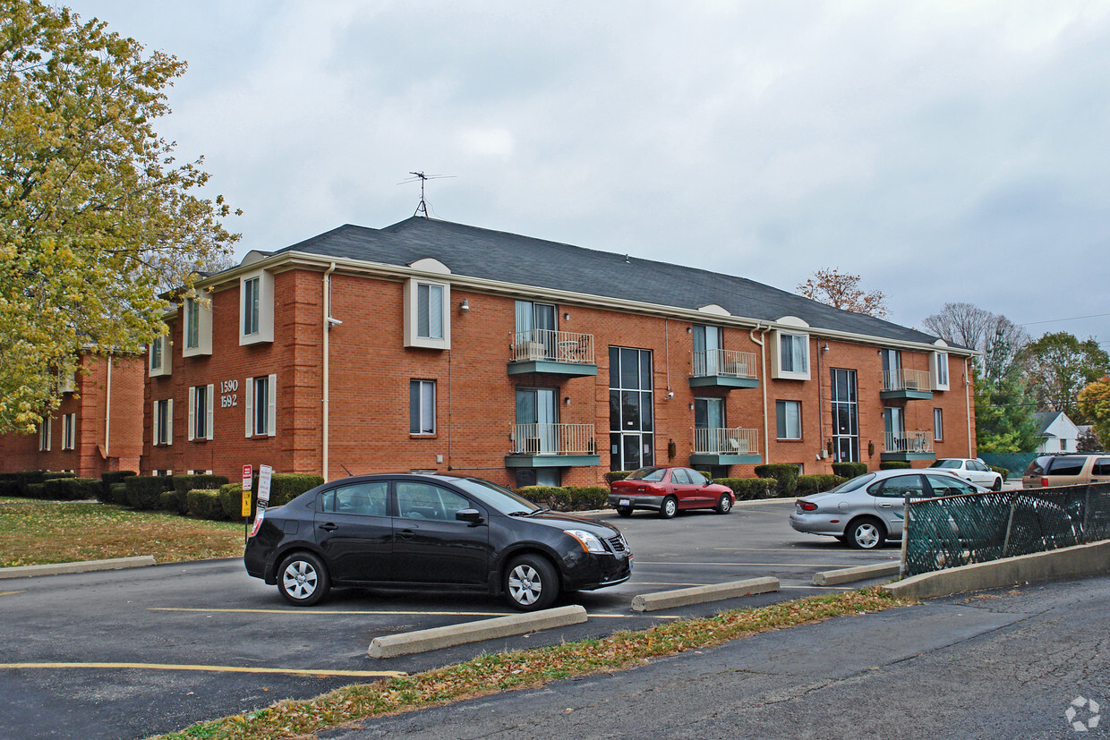 Building Photo - Woodhall Apartments