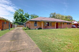 Building Photo - 4826 Waynesboro Dr