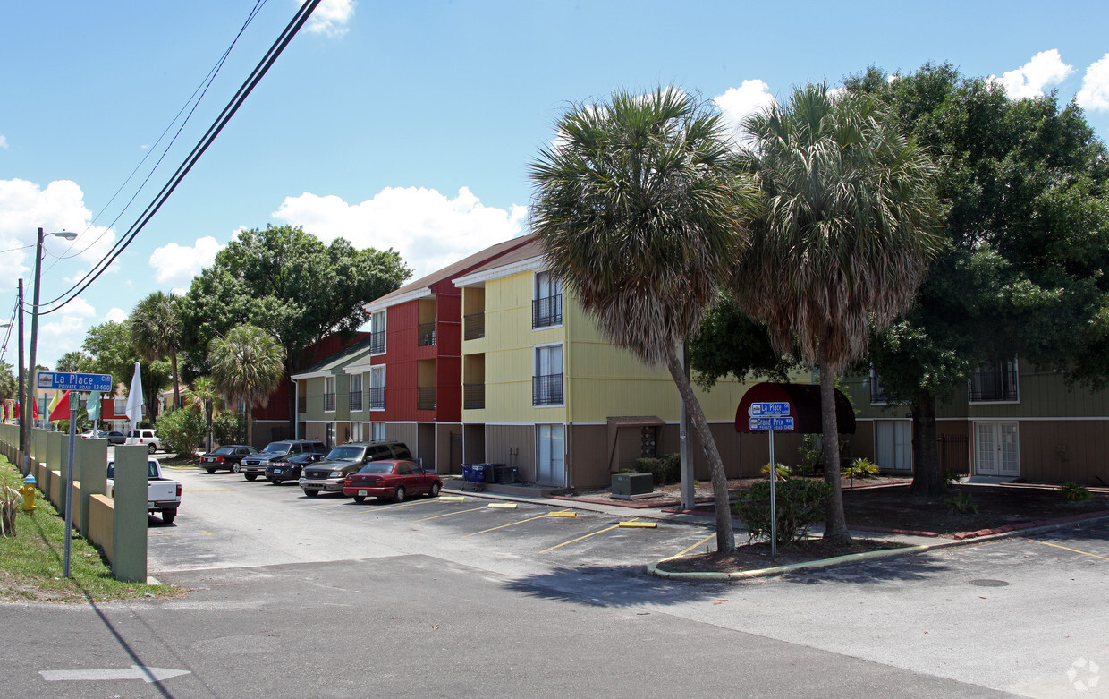 Primary Photo - Valencia Village Apartments