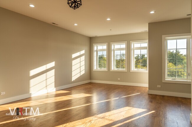 Foto del edificio - 4211 N Elston Ave