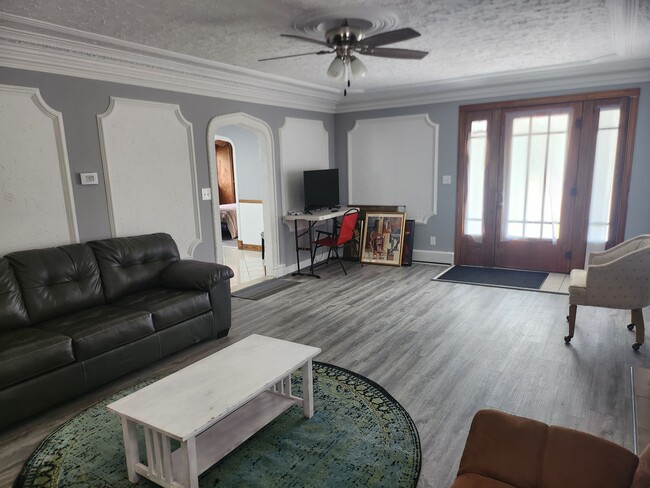 Foto del edificio - 4288 W Jefferson Ave