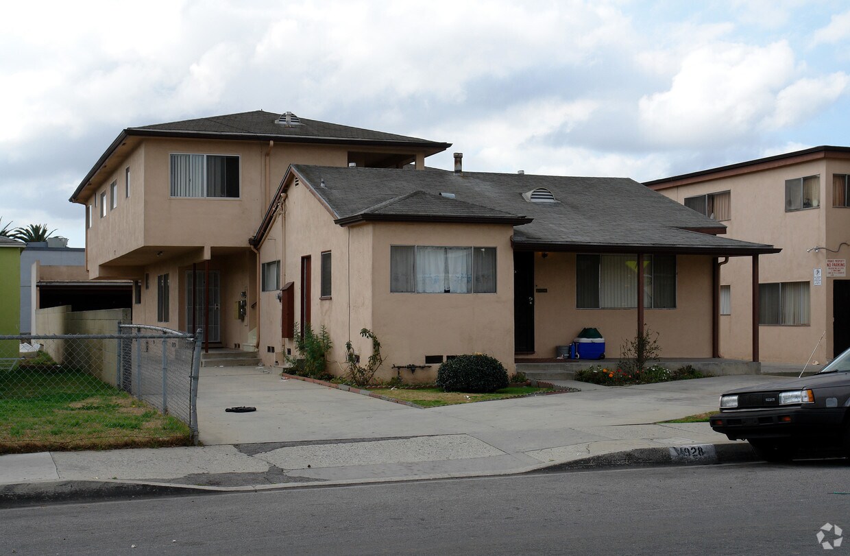 Primary Photo - 4928 W Lennox Blvd