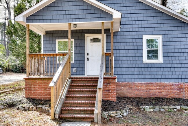 Foto del edificio - 2 Bed/1 Bath just minutes from Augusta University and Surrey Center, featuring granite countertop...