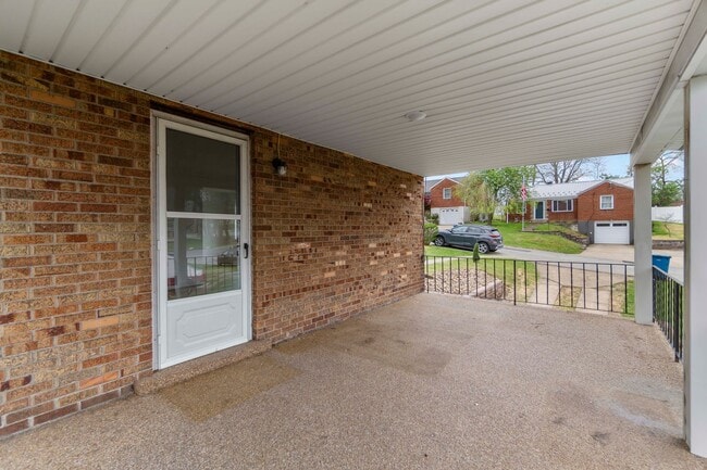 Building Photo - AVAILABLE NOW! Fully RENOVATED 2-bedroom in PENN HILLS!