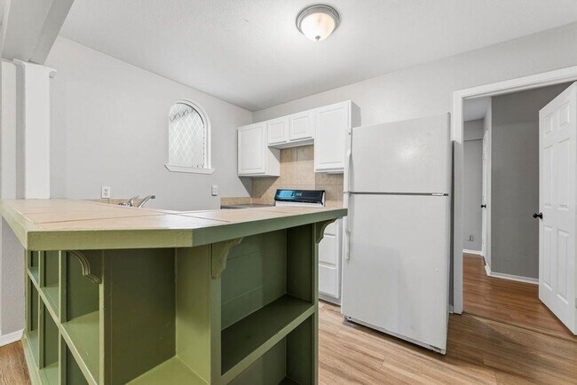 Foto del edificio - 2712 Whitis Ave