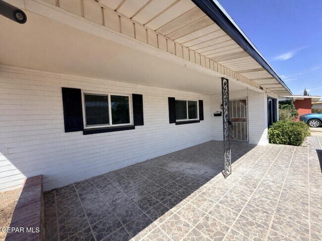 Building Photo - 7605 Parkland Dr