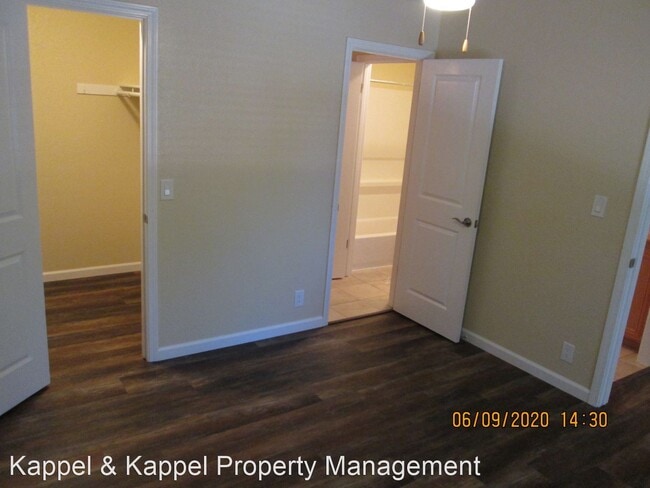 Building Photo - 430 Ellesmere Dr
