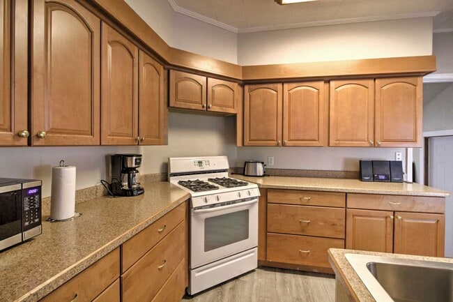 Building Photo - 526 S 225 W