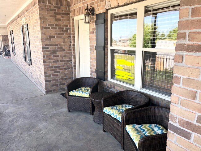 LOVELY VIEW OR JORDAN HARE STADIUM FROM YOUR PORCH! - 836 W Glenn Ave