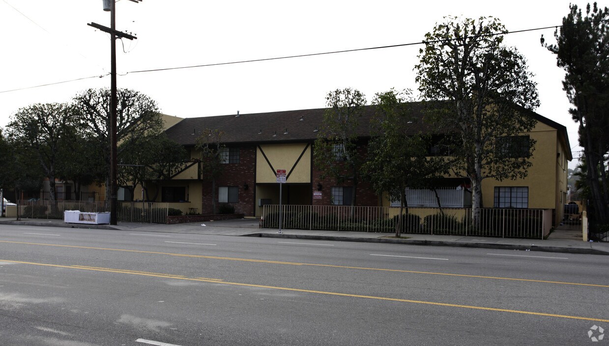 Primary Photo - 11606 Victory Blvd