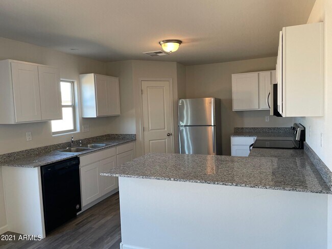 Foto del edificio - 250 W Bobcat Ct