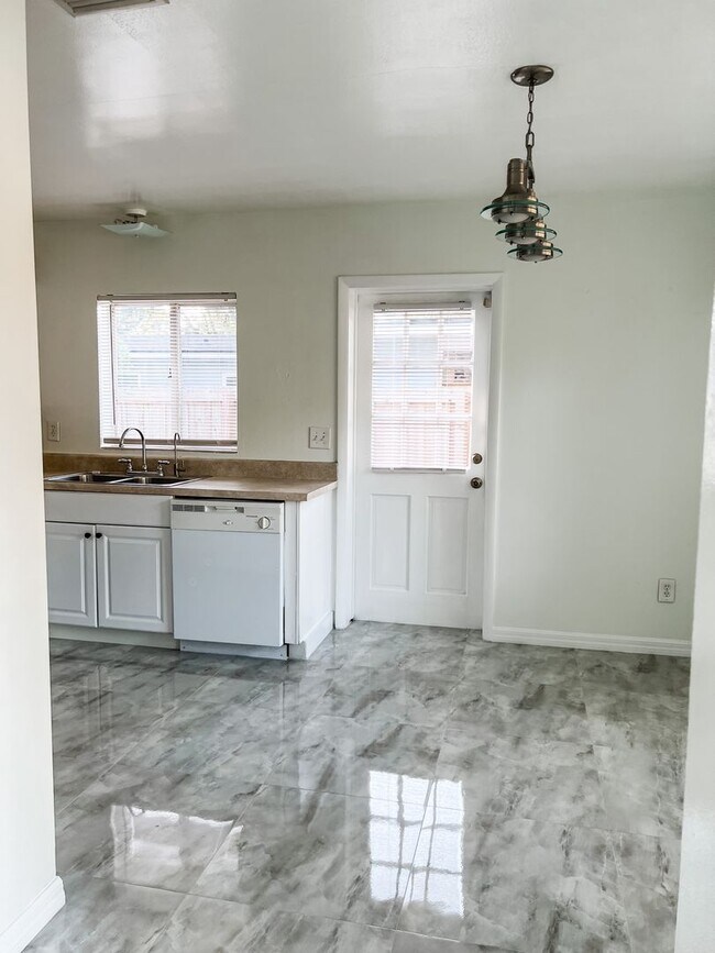 Foto del edificio - Wonderful 3/1 Home In Audubon Park! Must See!