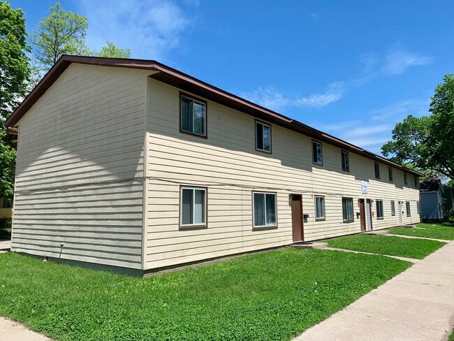 Building Photo - 905 Pine St