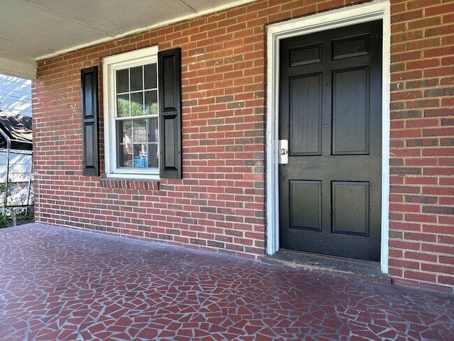 Foto del edificio - 1040 Hunt Ave NW