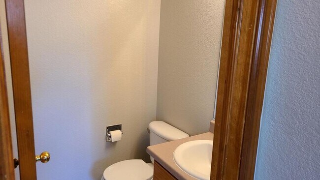 Building Photo - 1562 Cedarwood Dr