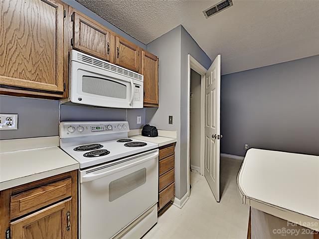 Building Photo - 6203 Rosecroft Dr