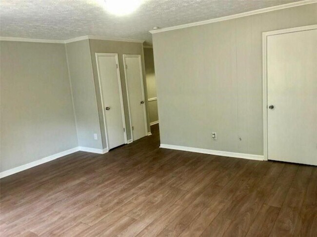 Building Photo - 4771 Valley Dale Dr SW