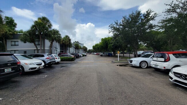 Photo - West Palm Beach 1 bedroom 1.5 bath Apartment.