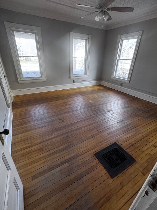 Building Photo - 220 Broad St