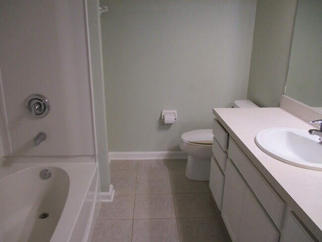 Foto del edificio - 3684 Summerlin Ln E