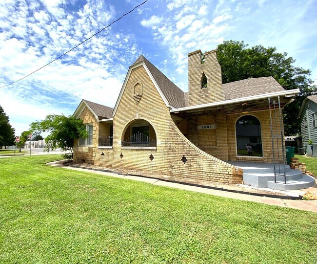 Foto del edificio - Spacious 2 Bed 1 Bath NW OKC