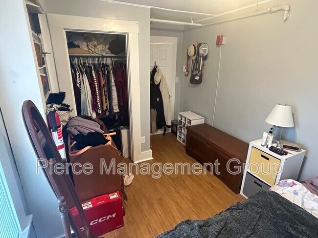 Foto del edificio - 6 Old Chester Rd