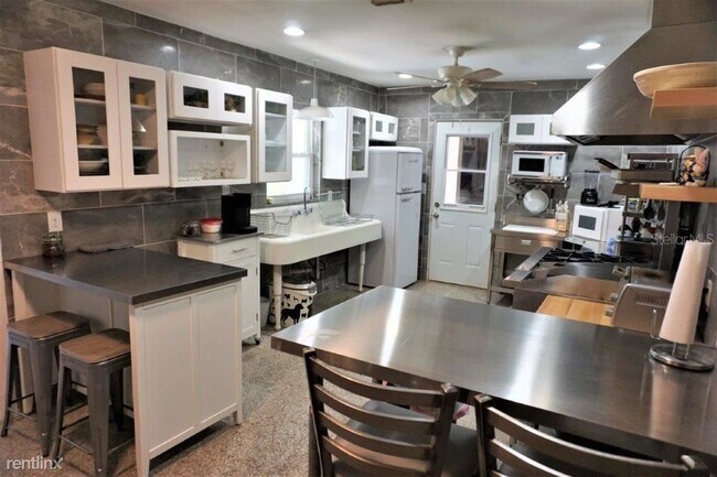 Building Photo - 4 br, 3 bath House - 336 W Minnehaha Avenue