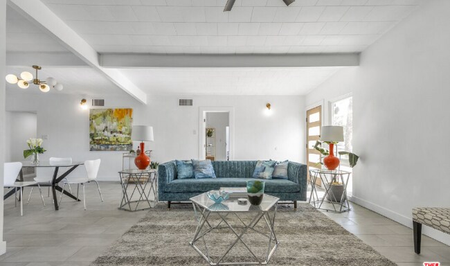 Foto del edificio - 547 N Farrell Dr