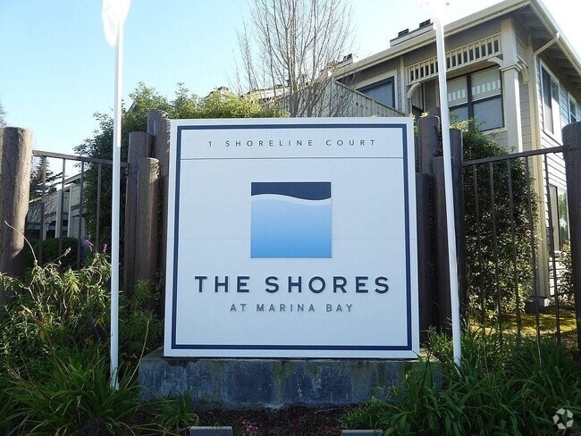 Building Photo - 8 Shoreline Ct